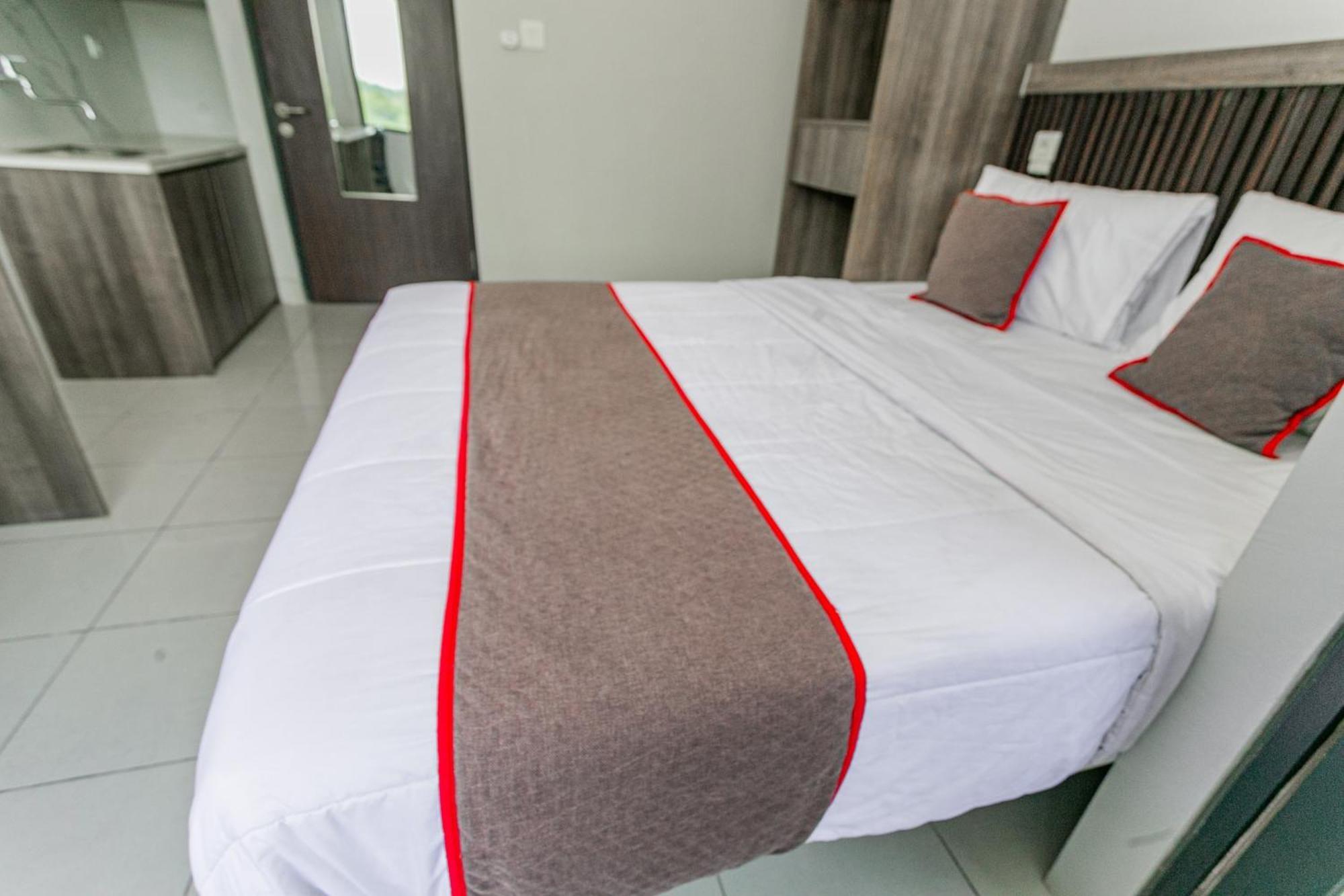Hotel O Apartment Riverdale Cikarang Near Sgc Mall Bekasi Exterior foto