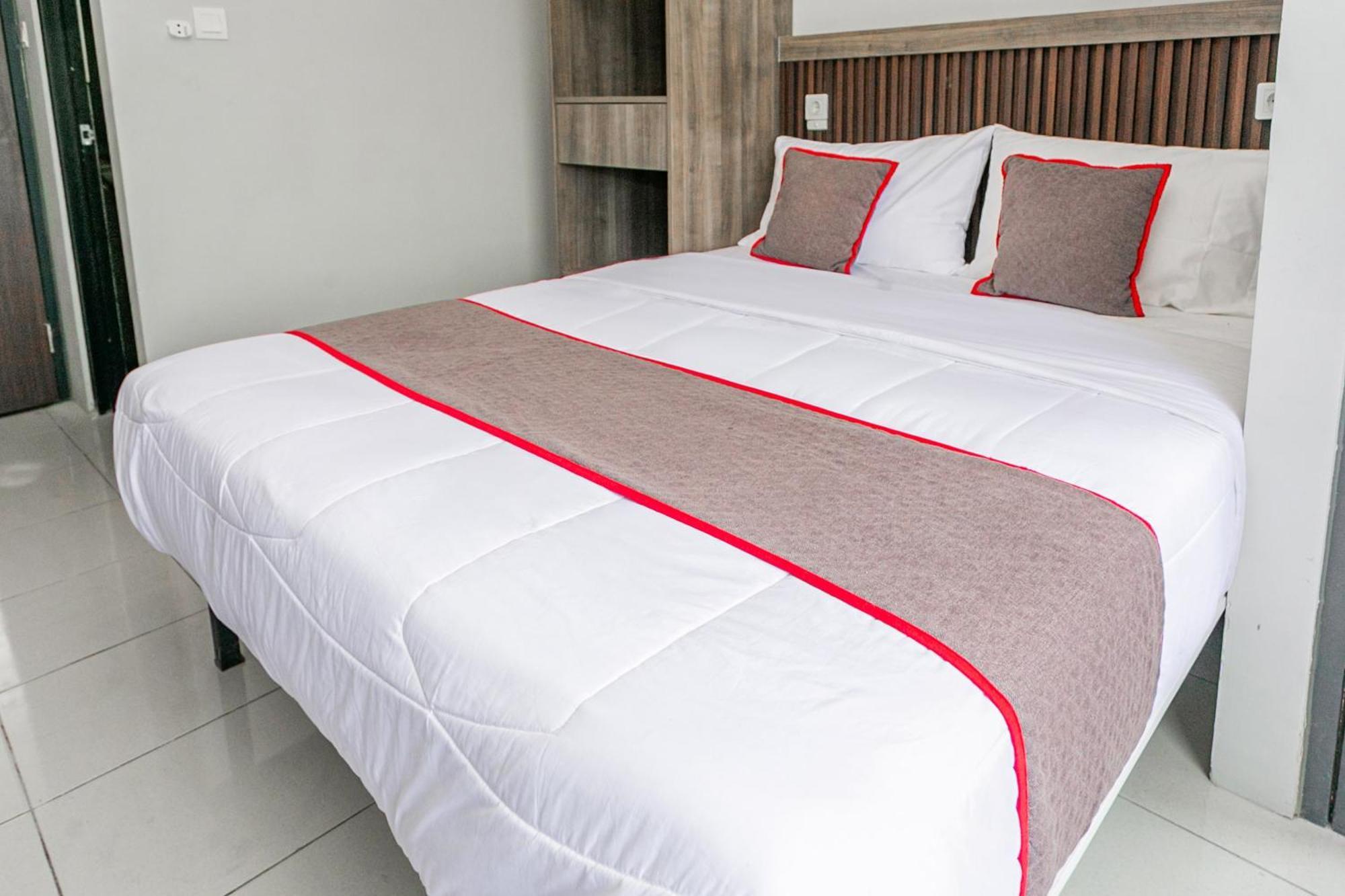 Hotel O Apartment Riverdale Cikarang Near Sgc Mall Bekasi Exterior foto